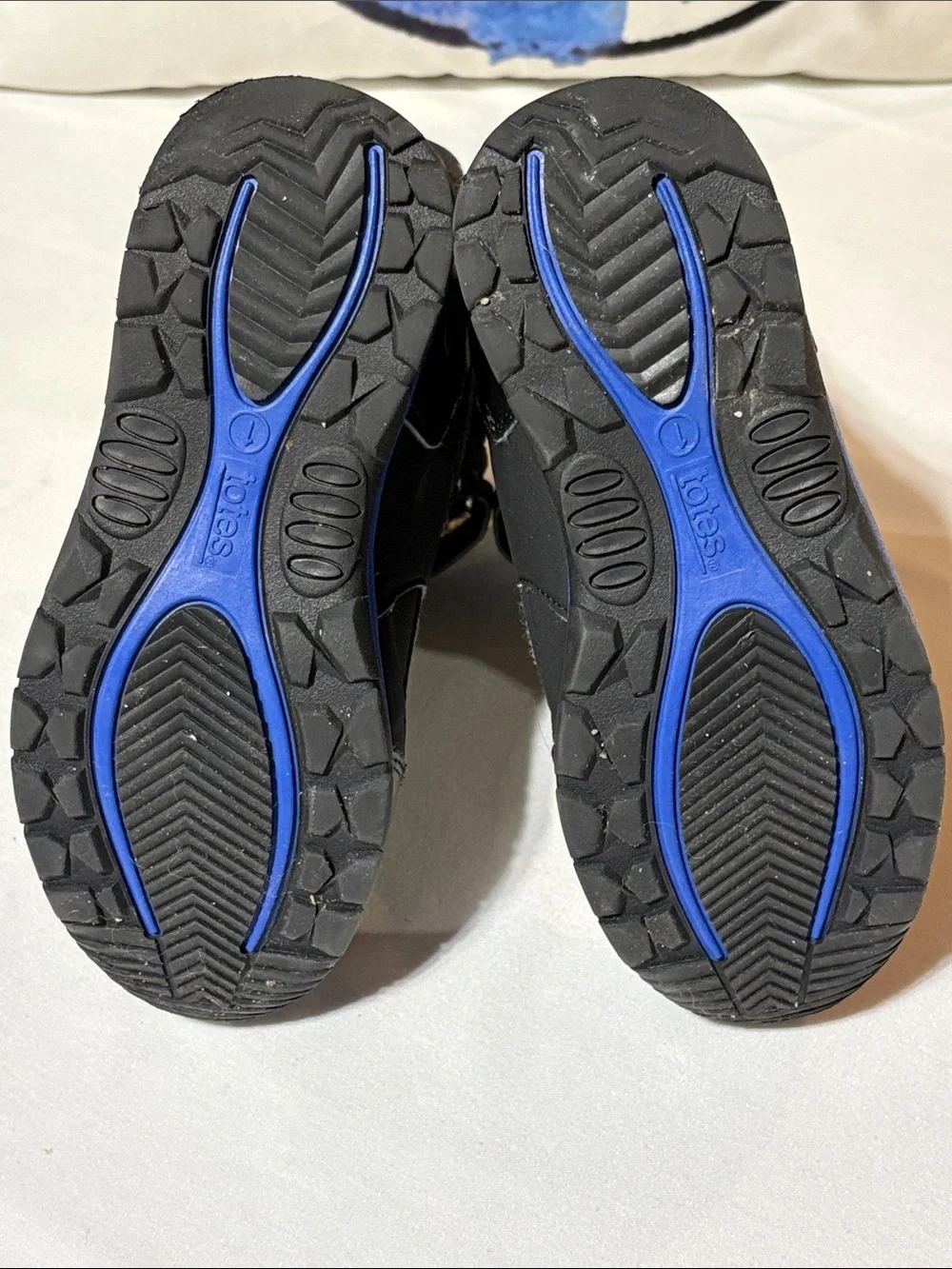 Kids Totes Unisex Snow Boots size 1 Hook-and-Loop Strap
